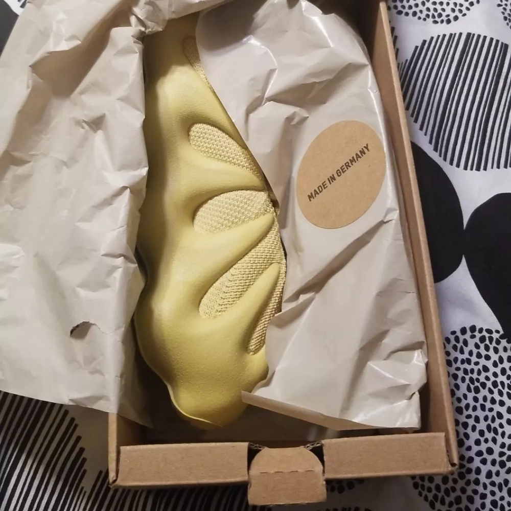 Adidas Yeezy Resin "Sulfurs"